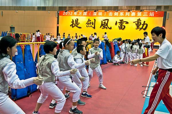 1465890416854361.jpg 体育指导应该怎么做?挂牌新三板的万国体育用击剑给出了答案