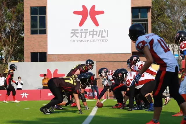 建立国内第一座专长球场，天行达阵的美式橄榄球指导要玩真的 