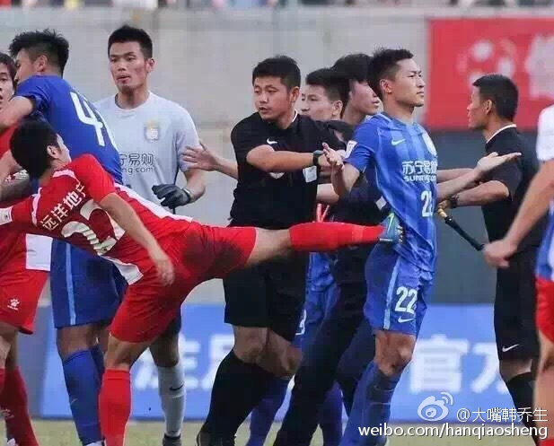 1462961560463716.jpg 中国足球版奥本山!武汉宏兴与江苏苏宁赛后爆发冲突
