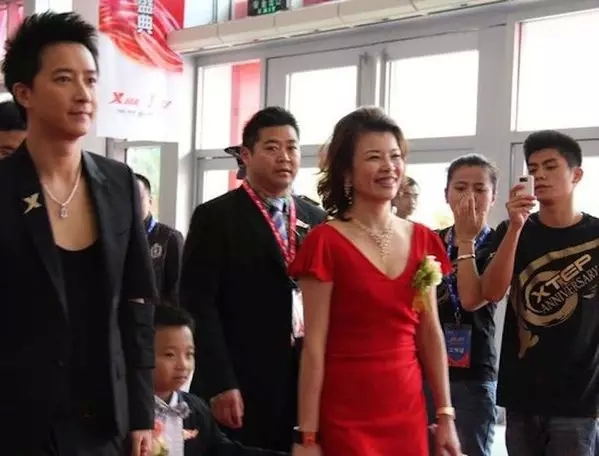 粉红领导力，来看看体育商业世界中的这20位女性 