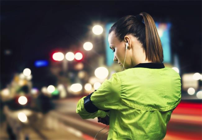 1464281803509543.jpg 夜跑安全事故频发,国内的跑步App能做点什么吗?