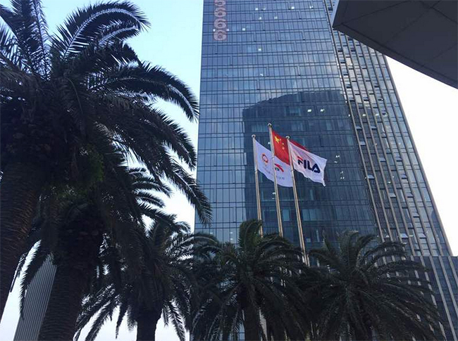 1463970499526257.jpg 韩牧专栏:使用国旗国徽已经7年的安踏,要的只是生意上的成功吗?